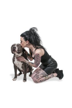güzel kadın ve pitbul