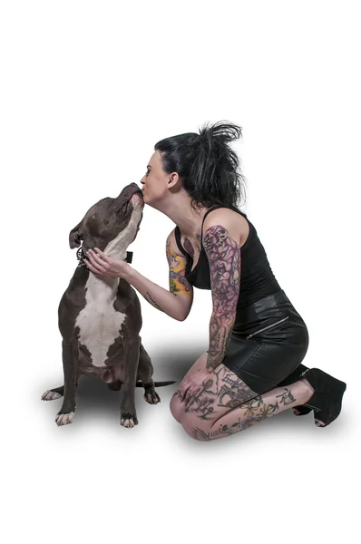 Belle femme et Pit Bull — Photo