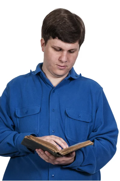 Man läser en bok — Stockfoto