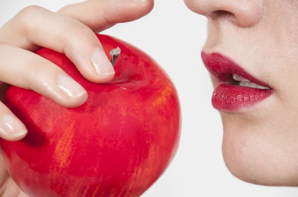 Roter köstlicher Apfel — Stockfoto