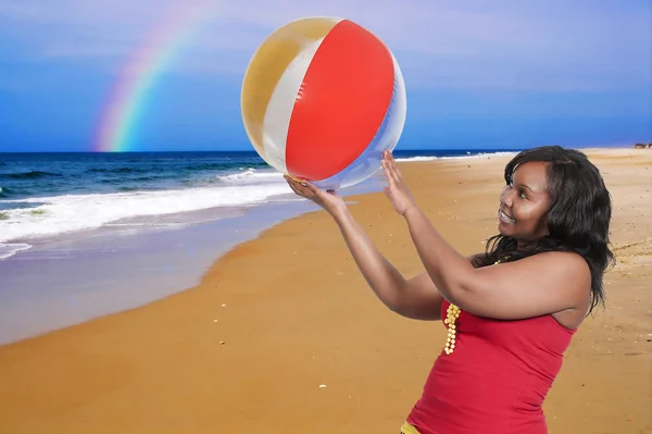 Femme à la plage — Photo