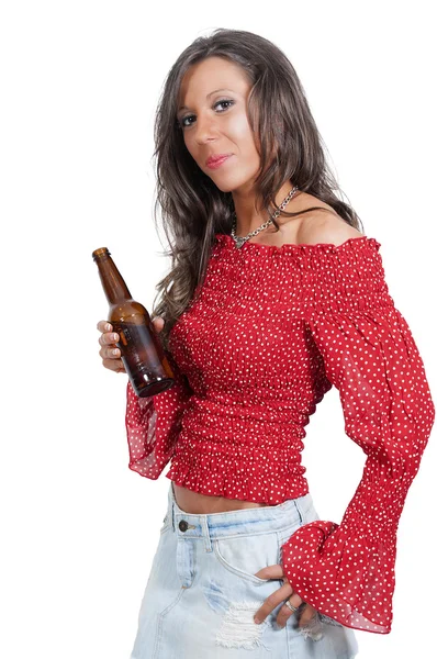 Mujer bebiendo cerveza — Foto de Stock