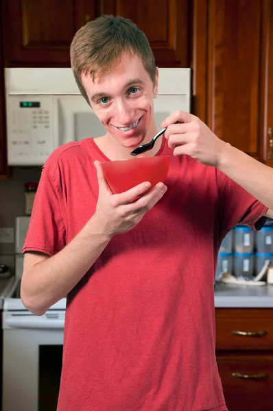 HOMEM a comer — Fotografia de Stock