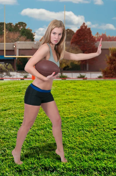 Donna che gioca a calcio — Foto Stock