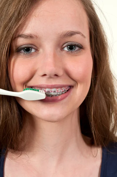 Beautiful Teenage Woman Brushing Teeth — Stock Photo, Image