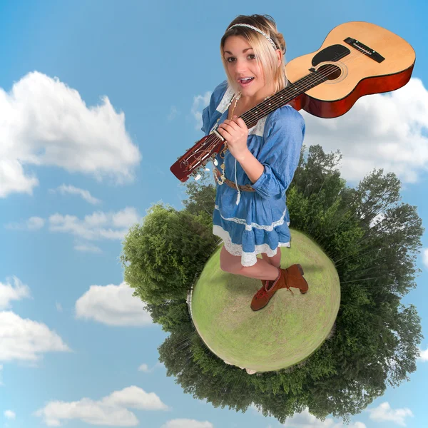 Frau mit Gitarre — Stockfoto