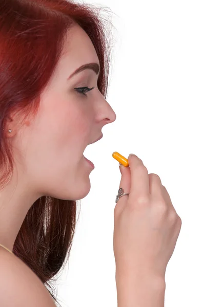 Mujer tomando píldora — Foto de Stock