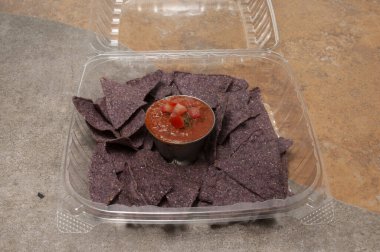 Cips ve salsa olarak bilinen lezzetli tex mex favorisi