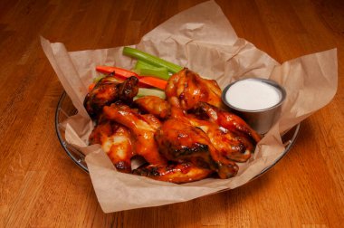 Otantik Amerikan mutfağı yemekleri en çok bufalo kanadı olarak bilinir.