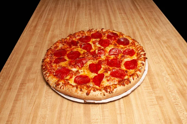 Lahodný Rajčatový Sýr Pokrývající Horký Chutný Feferonkový Pizza Koláč — Stock fotografie