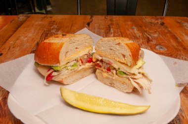 Hindili pastırmalı sandviç olarak bilinen lezzetli Amrika mutfağı.