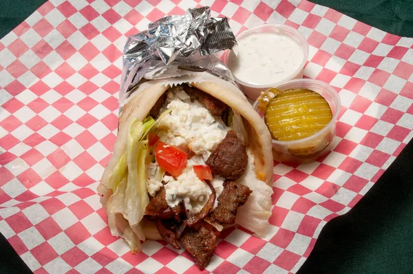 Heerlijke Griekse Keuken Bekend Als Gegrilde Biefstuk Gyro — Stockfoto