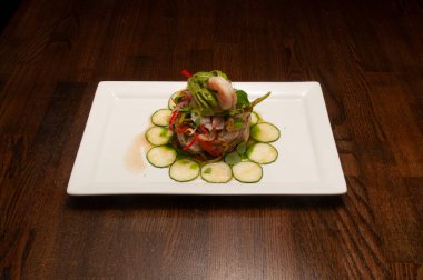 Lezzetli ve lezzetli bir yemek, karides salatası olarak bilinir.