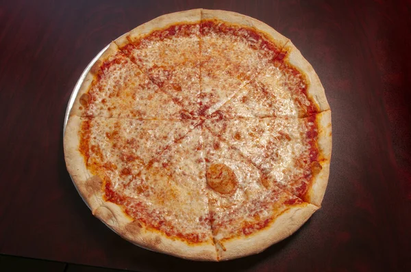 Heerlijke Tomatensaus Kaas Bedekt Hete Smakelijke Pizza Taart — Stockfoto