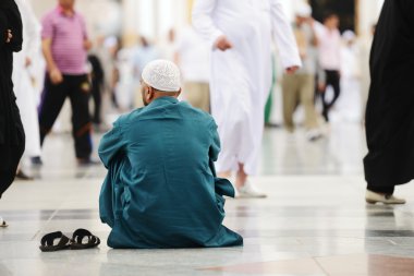 Müslüman medina camide dua