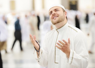 Müslüman medina camide dua