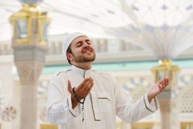 Müslüman medina camide dua