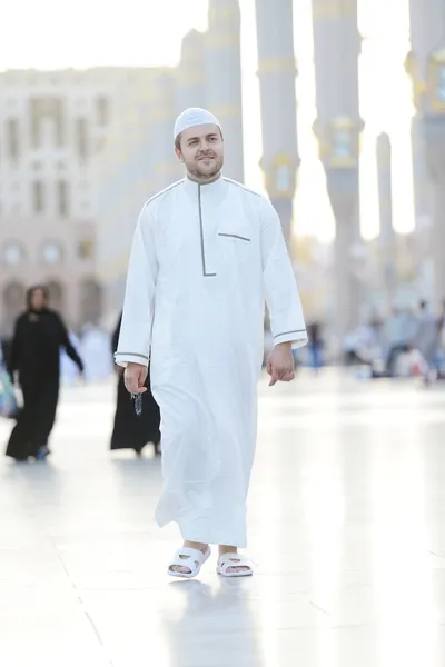 Muslimska promenader — Stockfoto