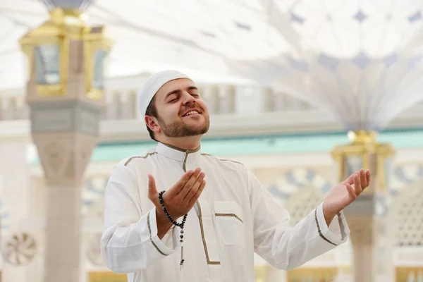 Muçulmano orando na mesquita Medina — Fotografia de Stock