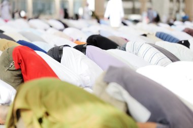 birlikte dua kutsal camide Müslüman