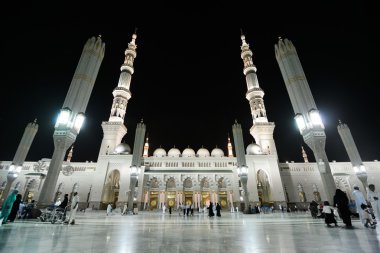 gece Medine Camii