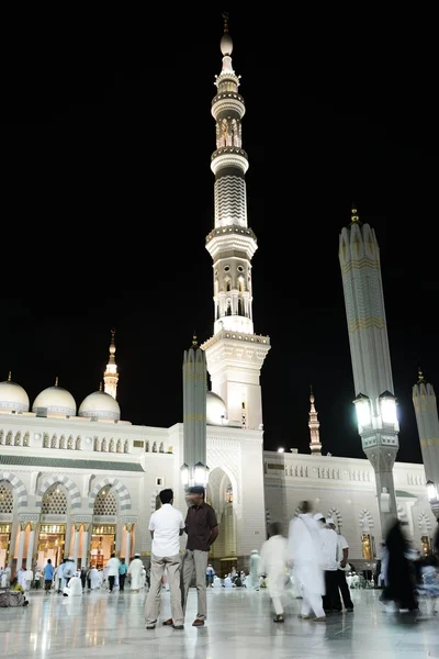 Medina-Moschee bei Nacht — Stockfoto