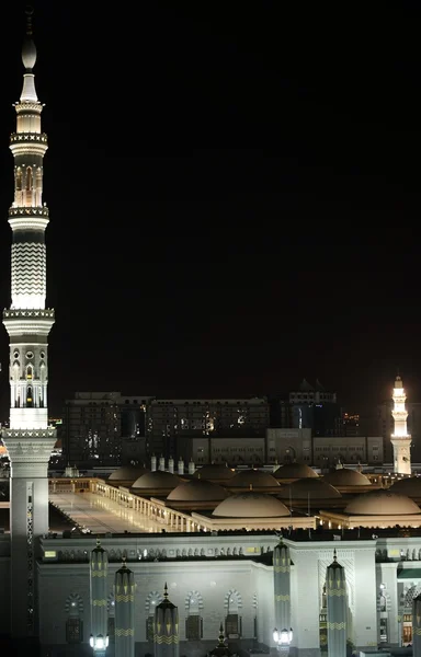 Madina-Moschee bei Nacht — Stockfoto