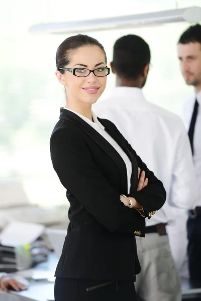 Erfolgreiche Geschäfte im Büro — Stockfoto