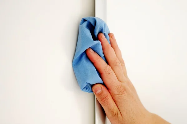 Superfície de limpeza feminina das mãos — Fotografia de Stock