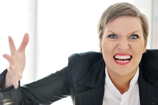 Arrabbiato pazzo furiosa donna d'affari — Foto Stock