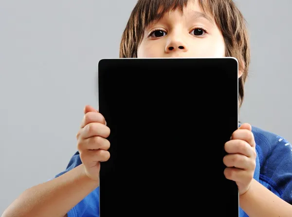 Lindo niño pequeño con Tablet PC Imágenes De Stock Sin Royalties Gratis