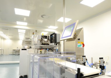 Modern fabrikada üretim hattı