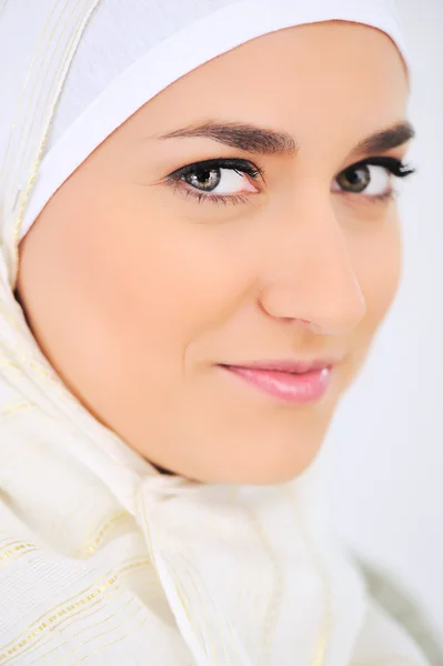 Muslimska vacker kvinna porträtt Stockfoto