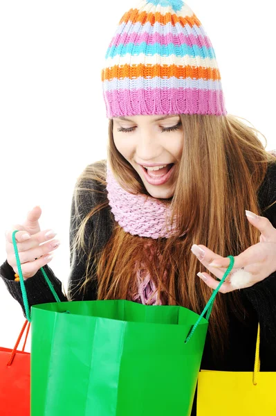 美丽的冬天女孩与购物袋 免版税图库照片