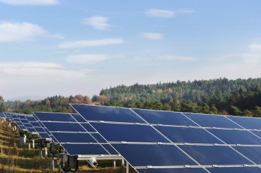 güneş panelleri enerji alanı