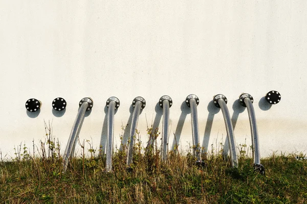 Трубопровід, труби на стіні — стокове фото