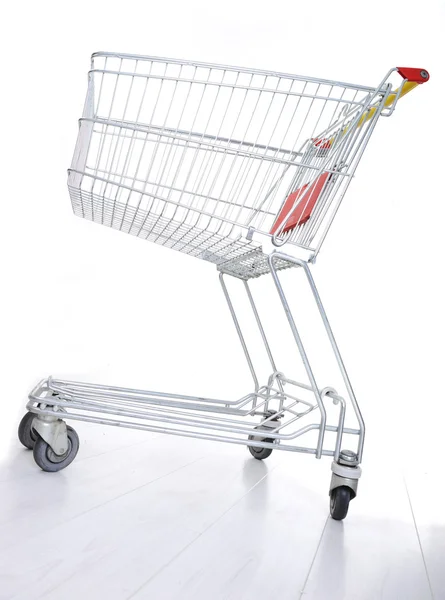 Carrito de compras vacío en blanco —  Fotos de Stock