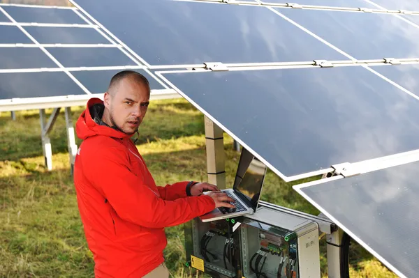 Panneaux solaires champ énergétique Photos De Stock Libres De Droits