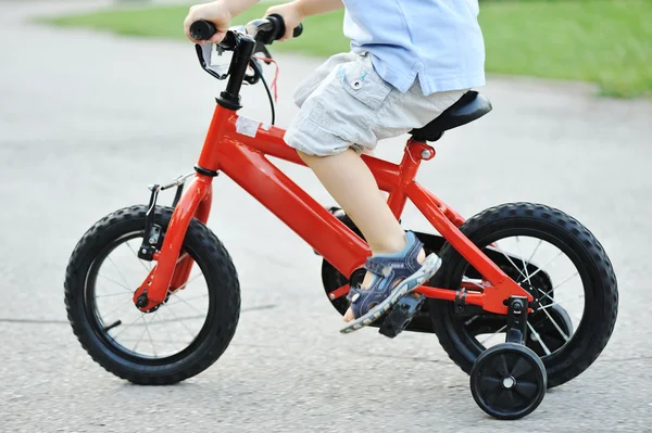 Kid riding cycle — Stock fotografie