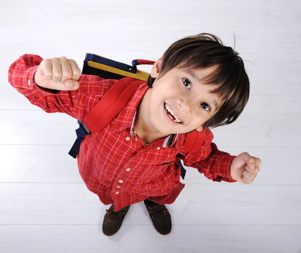 Niño de escuela con mochila —  Fotos de Stock