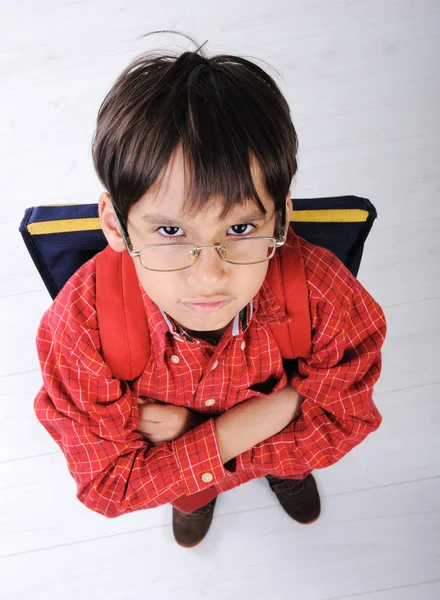 Menino da escola com mochila — Fotografia de Stock