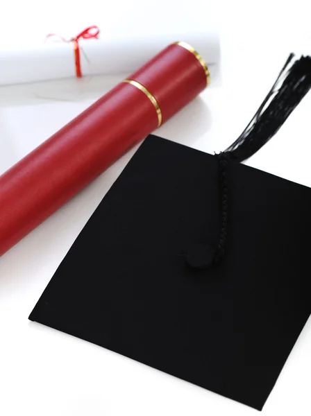 Diploma and graduating cap — Stock Photo, Image