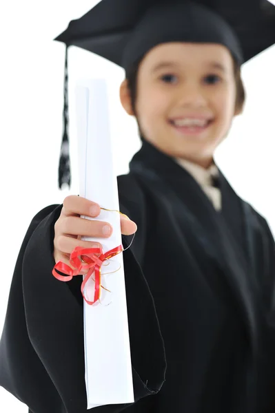 Diploma afstuderen kleine student kind, succesvolle basisschool — Stockfoto