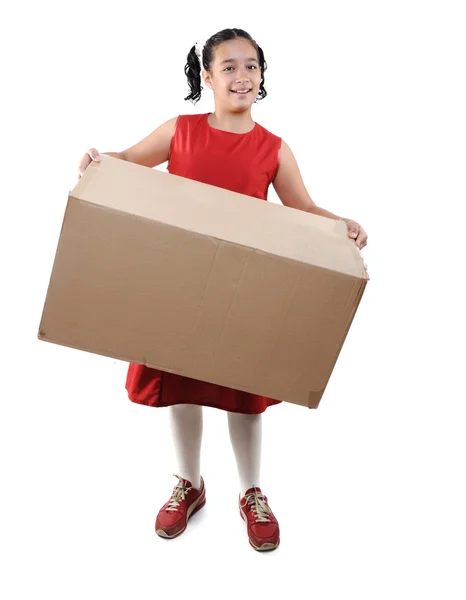 Маленька дівчинка тримає коробку, ізольована — стокове фото
