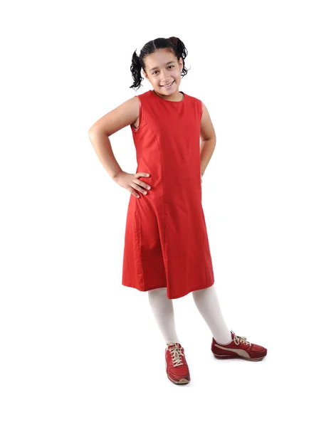 Αξιολάτρευτο preteen σχολείο κορίτσι φορώντας κόκκινο φόρεμα απομονωμένα, παρουσιάζουν — Φωτογραφία Αρχείου