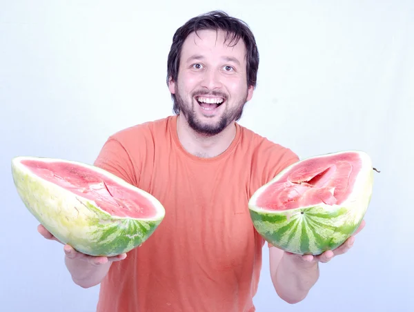 Kaukasiska man erbjuder en vattenmelon — Stockfoto