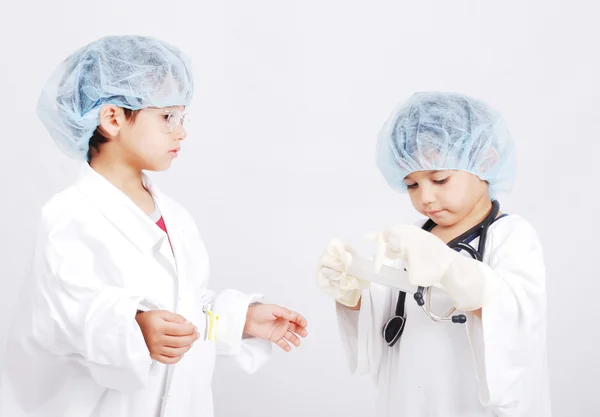 Dois médicos, crianças — Fotografia de Stock