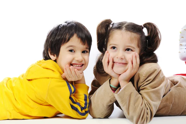 Un par de niños bonitos aislados en blanco —  Fotos de Stock