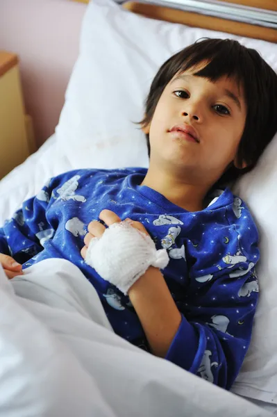 Άρρωστο παιδί στο νοσοκομείο — Φωτογραφία Αρχείου