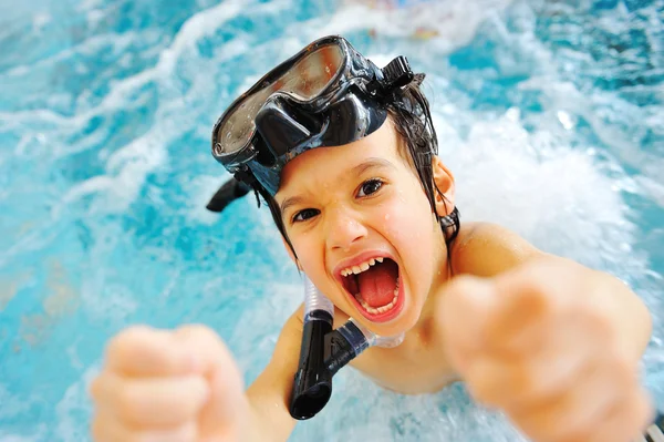 Na bela piscina, verão grande momento ! — Fotografia de Stock